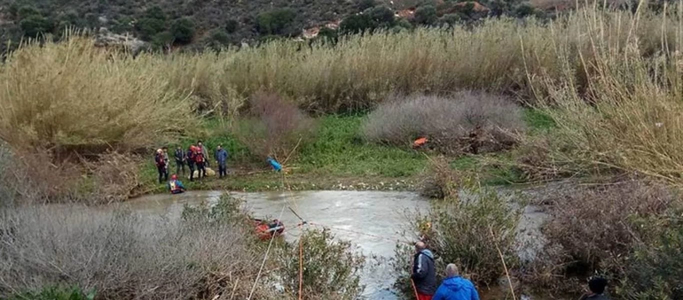 Κρήτη: Όχημα παρασύρθηκε από το ποτάμι – Άγνωστη η τύχη των επιβαινόντων